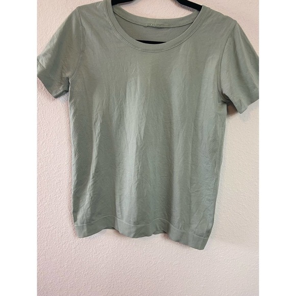 lululemon scuba light green t shirt - Picture 6 of 6